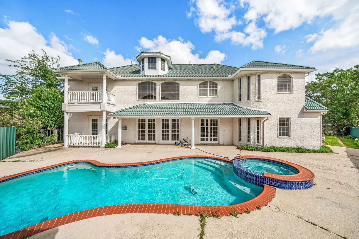 Houston Real Estate | View 1002 Island View | Listing