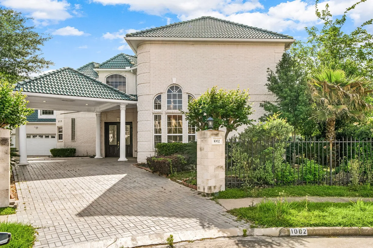 Houston Real Estate | View 1002 Island View | Listing
