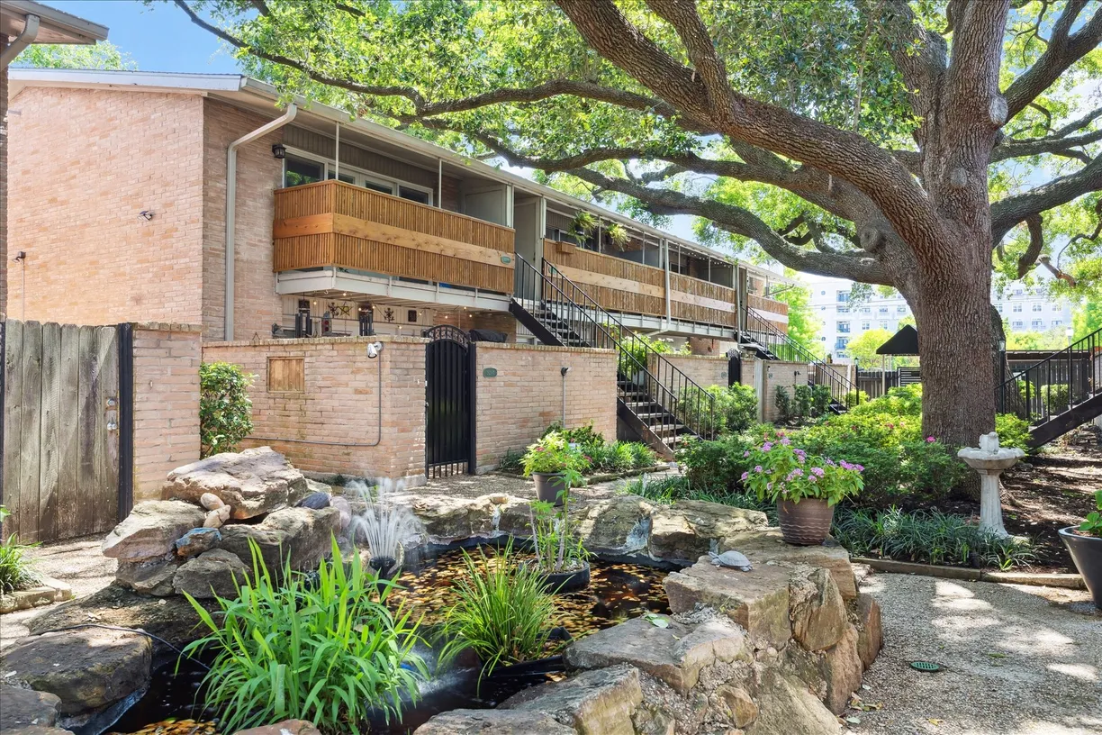 Houston Real Estate | View 3920 W Alabama Street, 8 | Listing