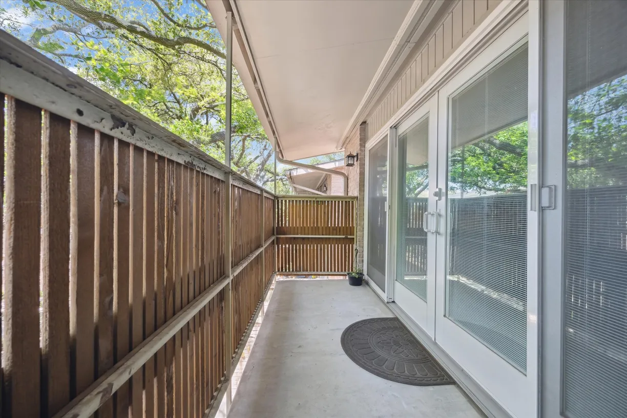 Houston Real Estate | View 3920 W Alabama Street, 8 | 1 Bed, 1 Bath