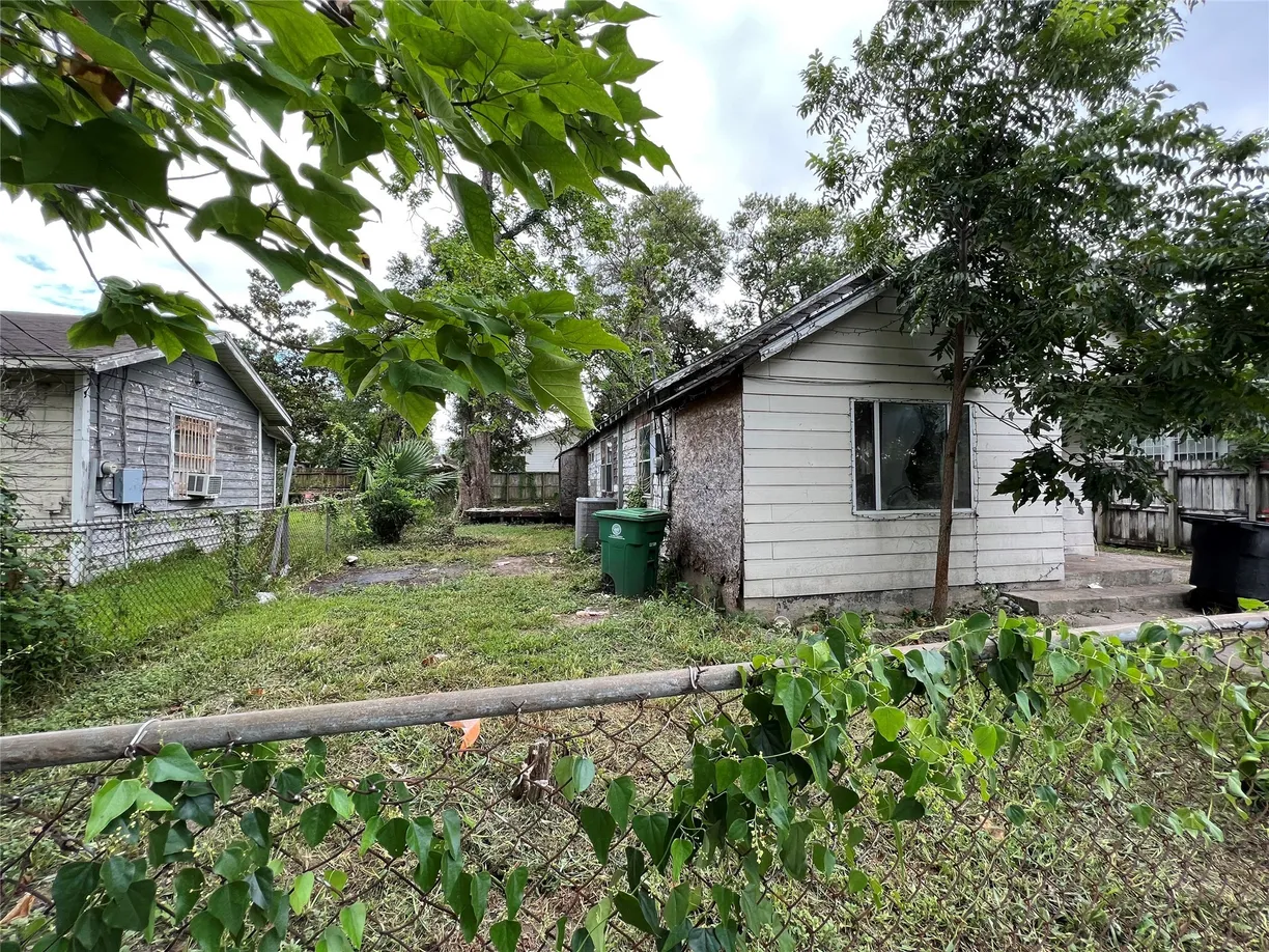 Houston Real Estate | View 7004 Market Street | Listing