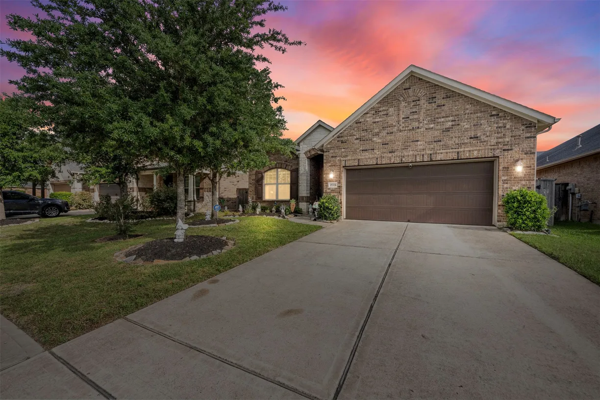 Houston Real Estate | View 15326 Greenford Glen Drive | 4 Beds, 2 Baths