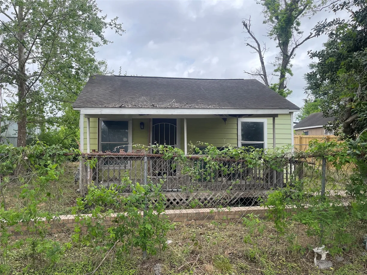 Houston Real Estate | View 7919 Burman Street | 2 Beds, 1 Bath