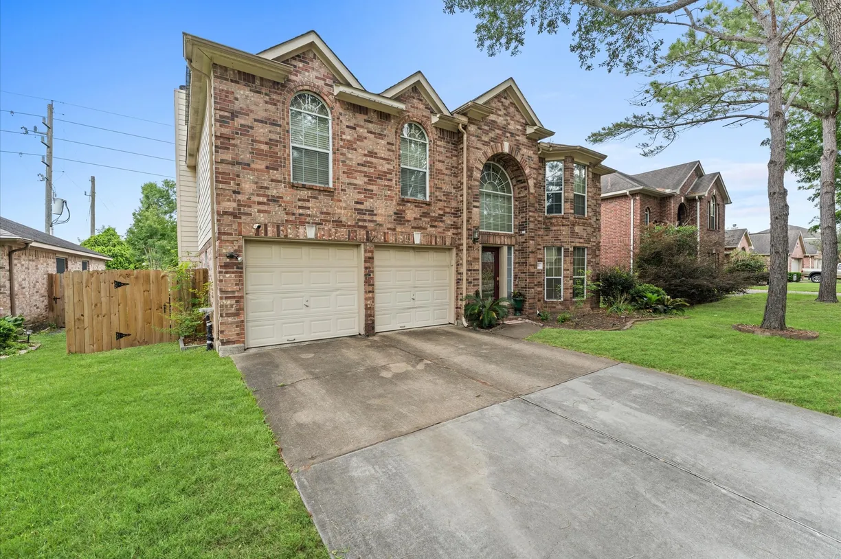 Houston Real Estate | View 611 Brazos Trace Drive | Listing