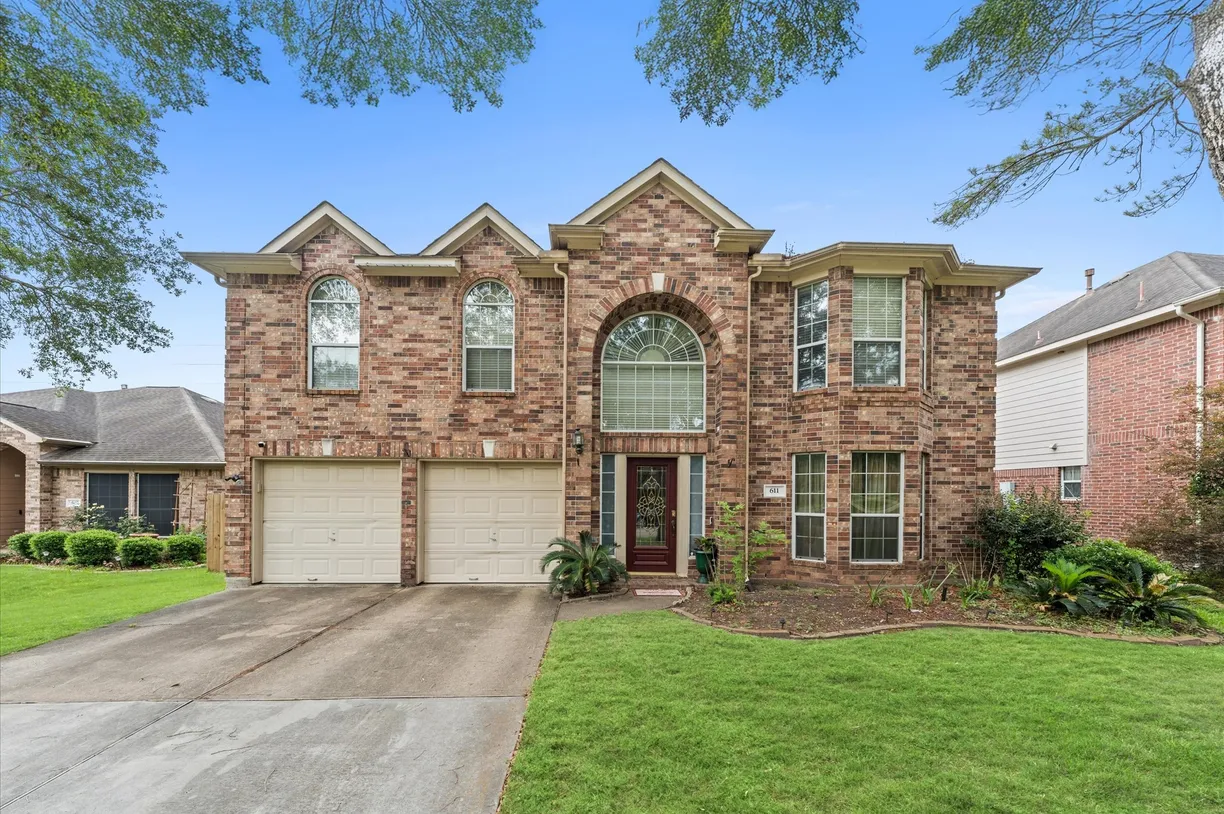 Houston Real Estate | View 611 Brazos Trace Drive | 4 Beds, 2 Baths