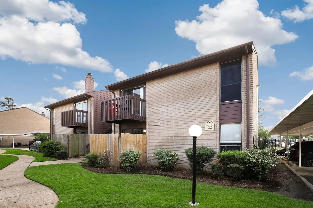 Houston Real Estate | View 12905 Woodforest Boulevard, 406 | 1 Bed, 1 Bath
