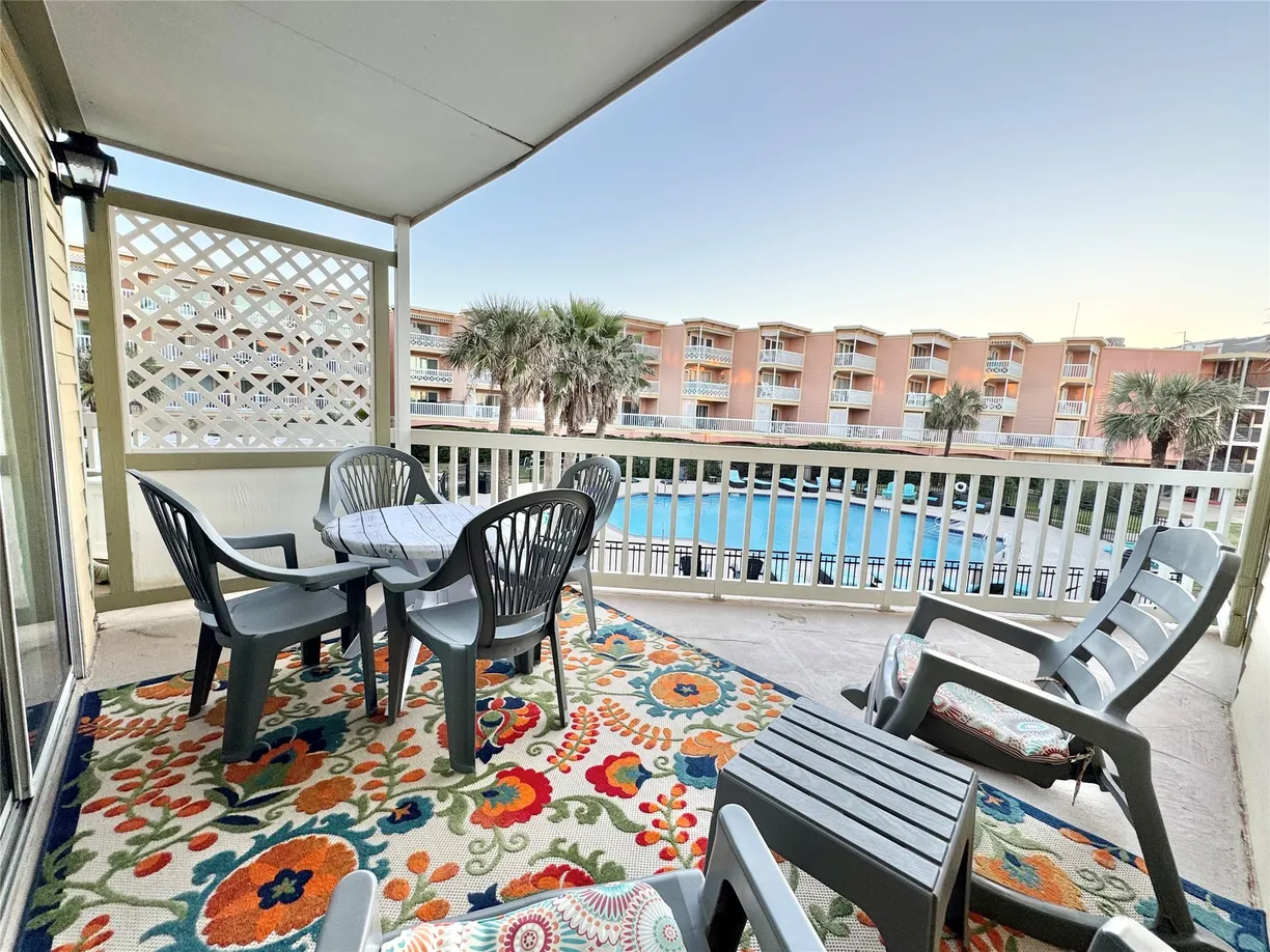 Houston Real Estate | View 6300 Seawall Boulevard, 9104 | 1 Bed, 1 Bath