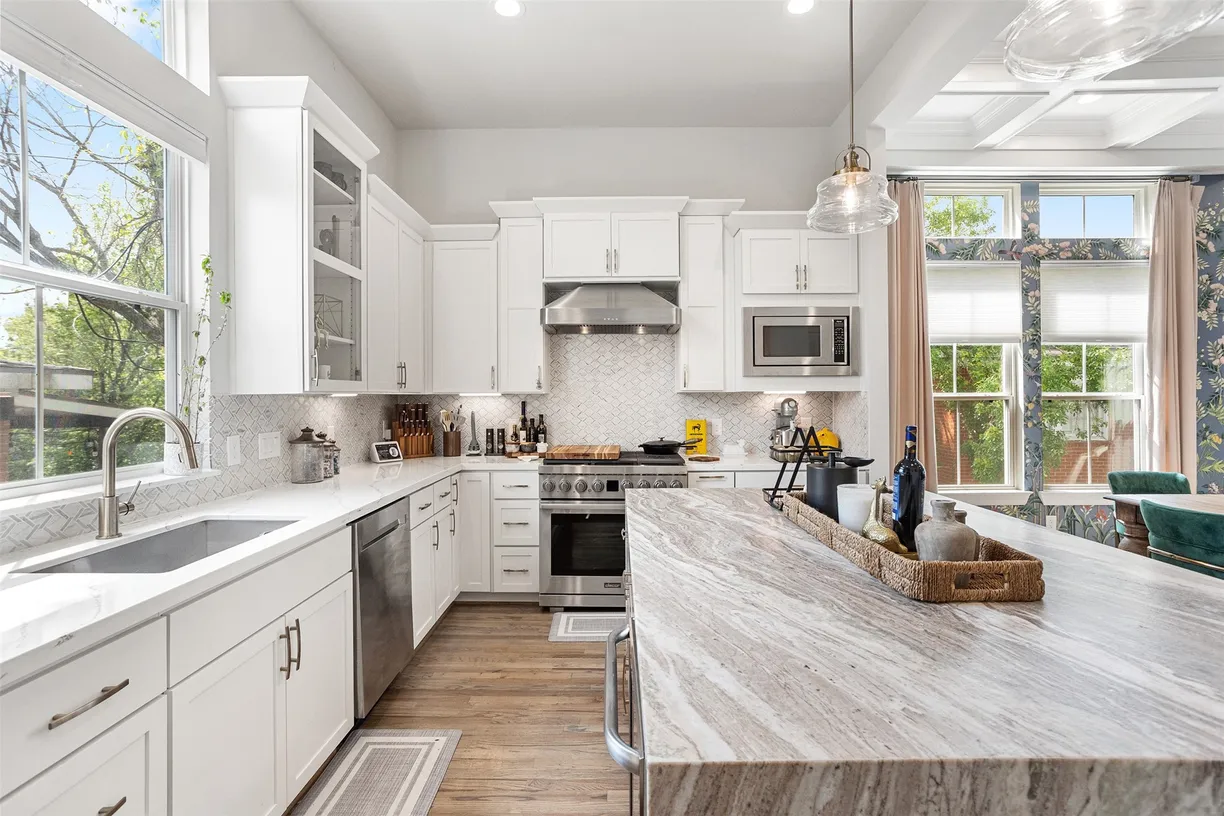 Houston Real Estate | View 4504 Yupon Street | 3 Beds, 3 Baths