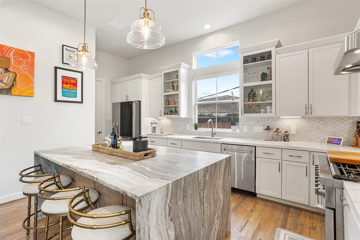 Houston Real Estate | View 4504 Yupon Street | Listing