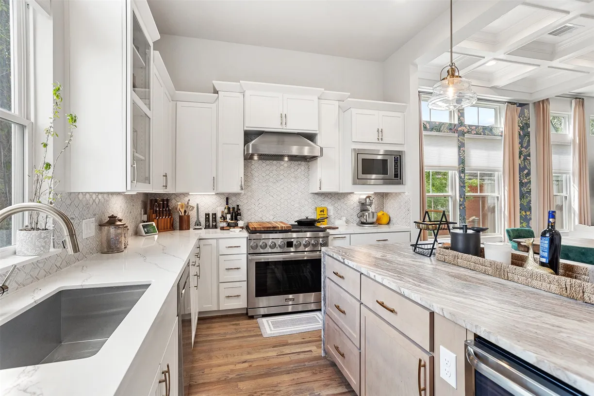 Houston Real Estate | View 4504 Yupon Street | Listing