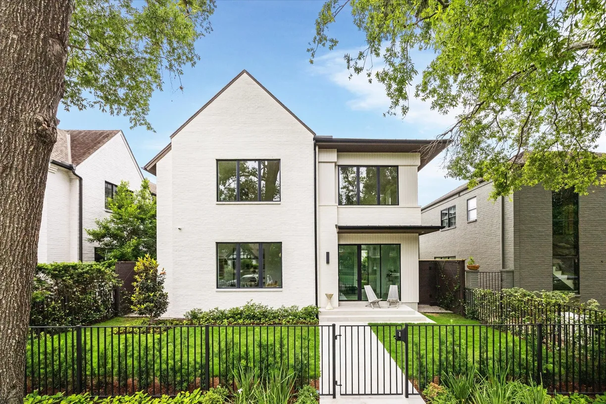 Houston Real Estate | View 2215 Albans Road | 5 Beds, 5 Baths