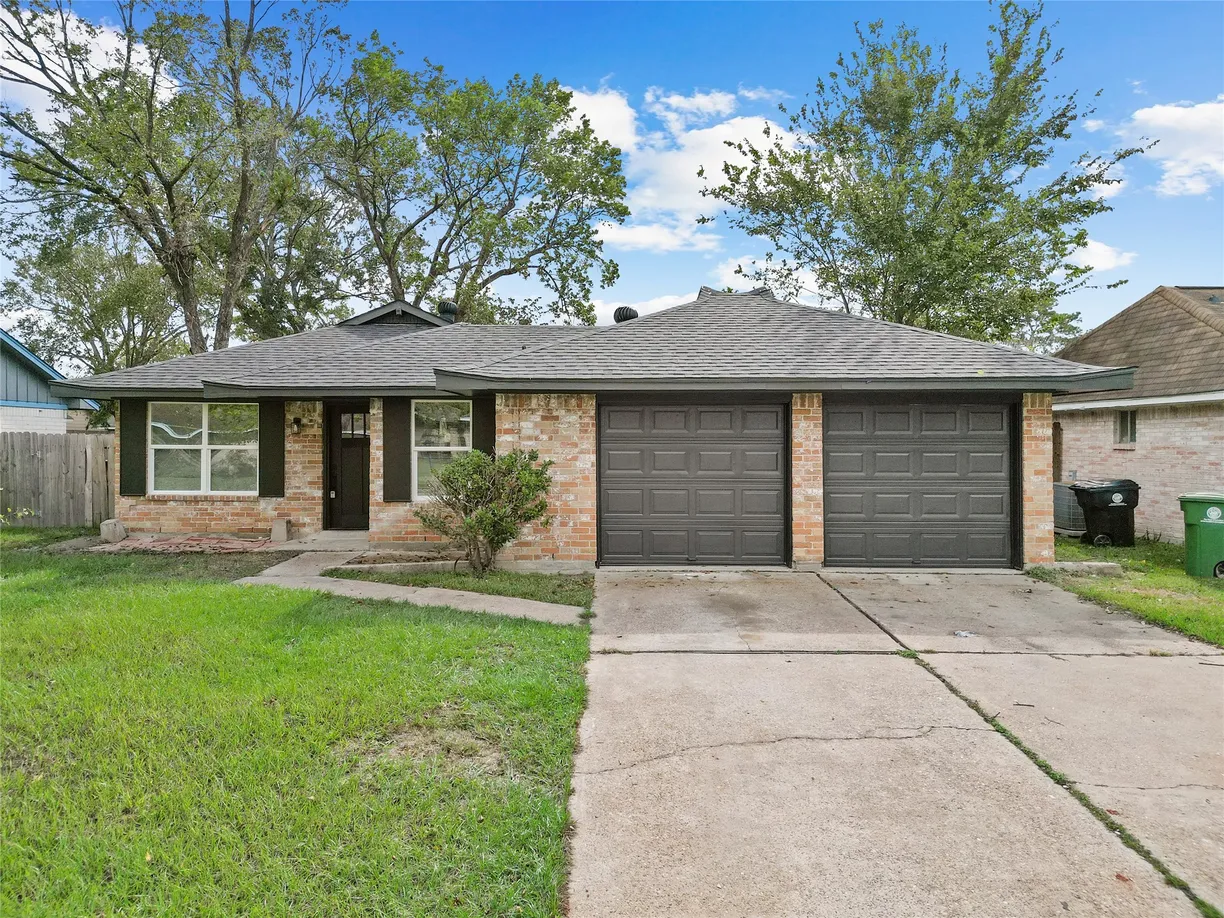 Houston Real Estate | View 6339 Oaknut Drive | 3 Beds, 1 Bath