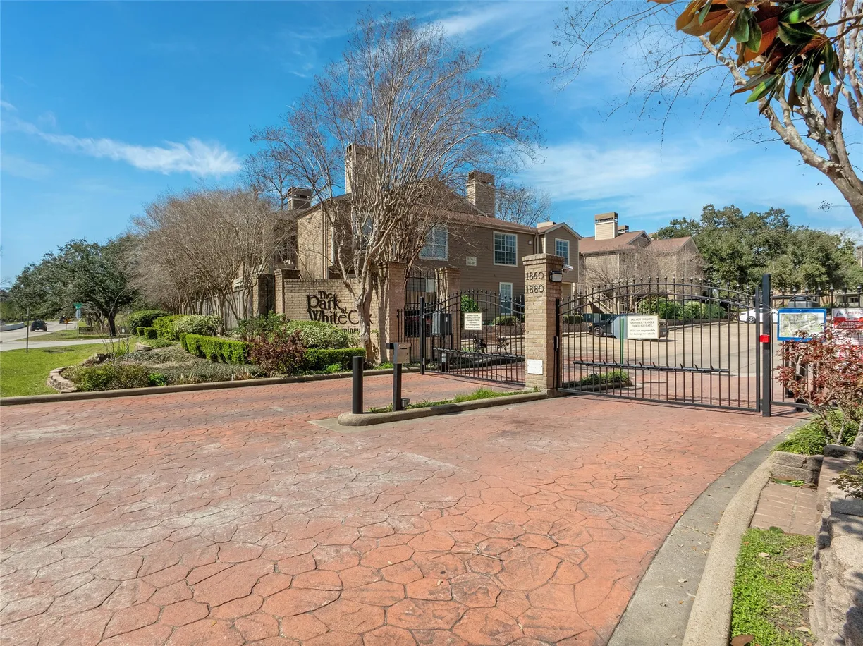 Houston Real Estate | View 1860 White Oak Drive, 243 | 1 Bed, 1 Bath