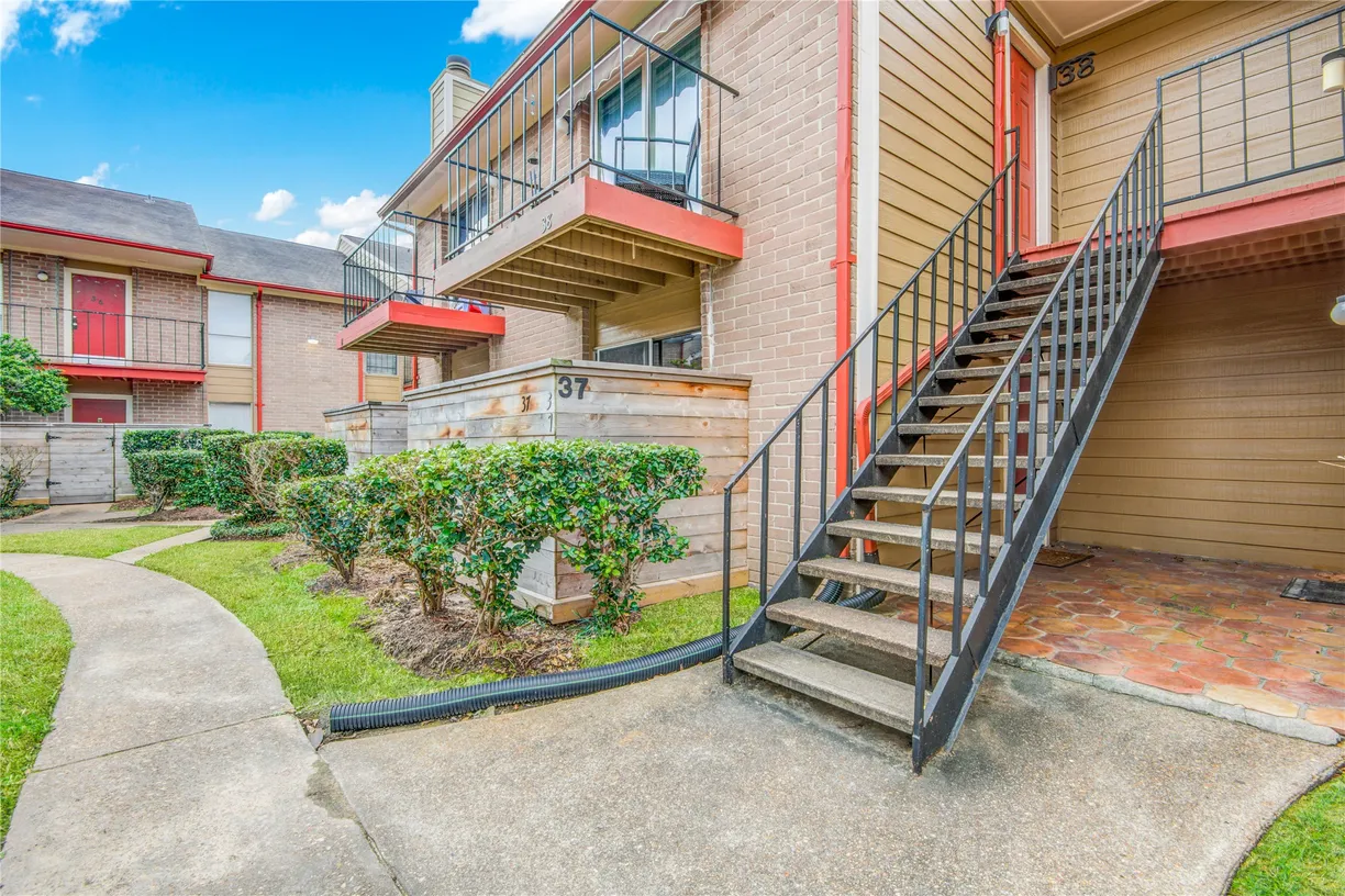Houston Real Estate | View 12955 Woodforest Boulevard, 37 | 1 Bed, 1 Bath