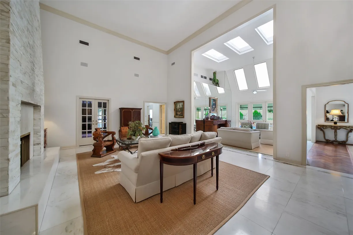 Houston Real Estate | View 535 Bolton Place | Listing