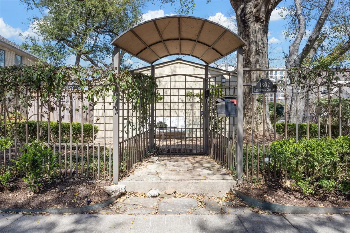 Houston Real Estate | View 1802 Lexington Street | Listing