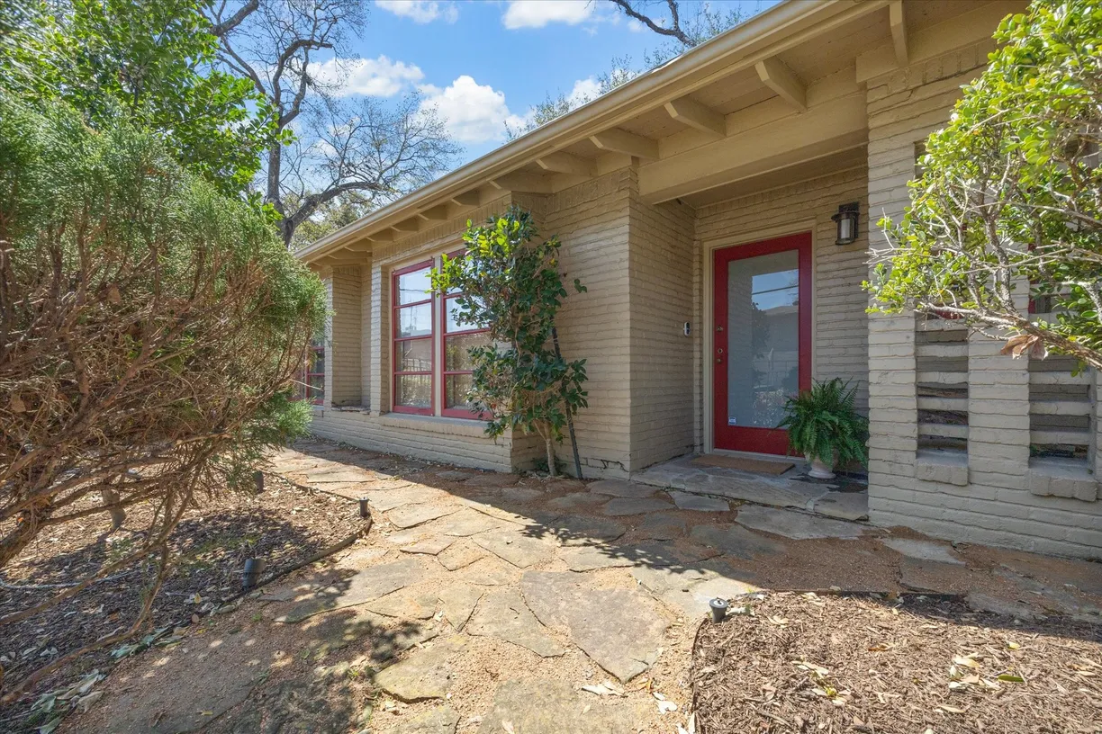 Houston Real Estate | View 1802 Lexington Street | 3 Beds, 2 Baths