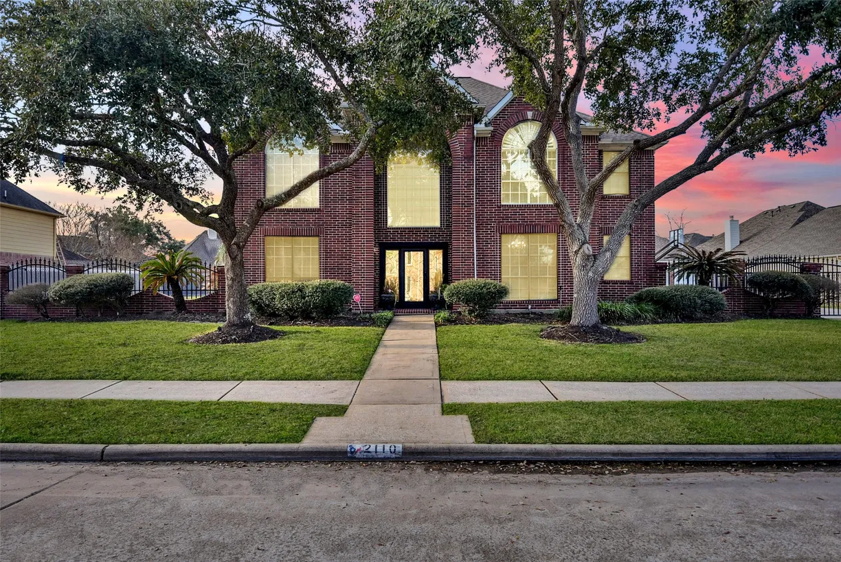 Houston Real Estate | View 2110 Five Iron Drive | 4 Beds, 3 Baths