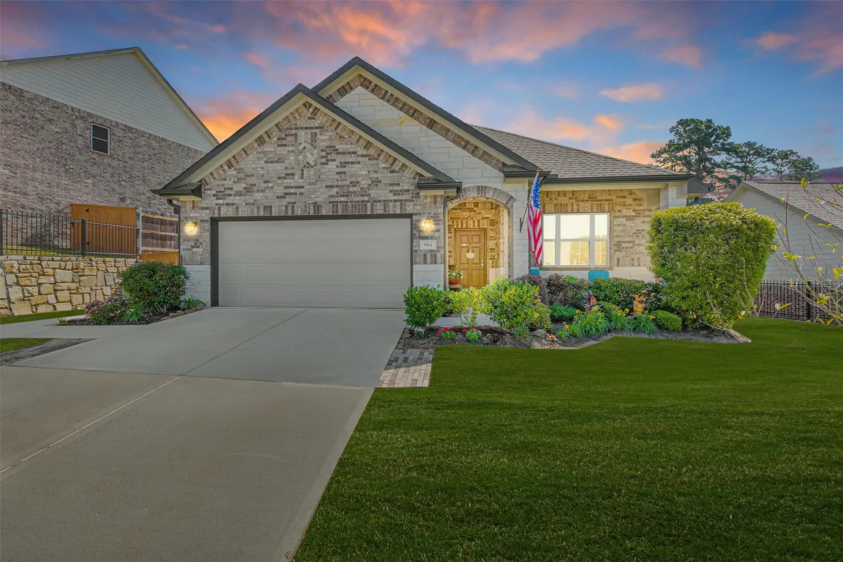 The Woodlands Real Estate | View 954 Golden Willow Lane | Listing