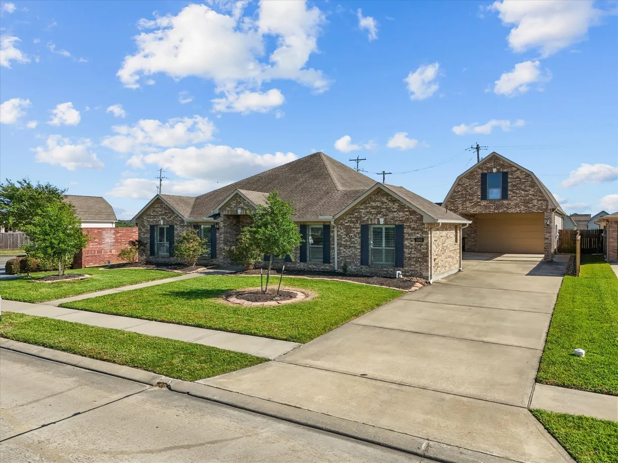 Houston Real Estate | View 2001 Sedona Drive | 4 Beds, 3 Baths
