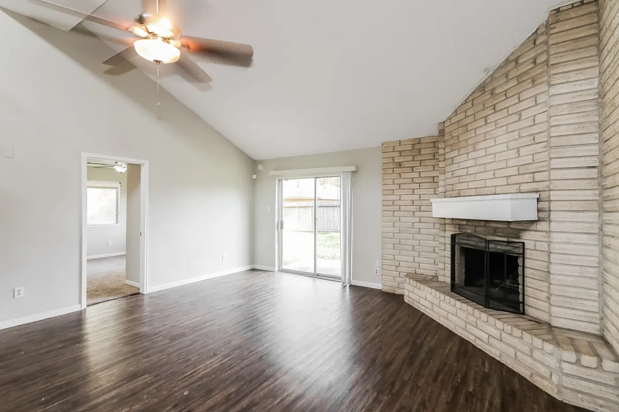 Houston Suburbs Real Estate | View 526 Reecewood Lane | Listing