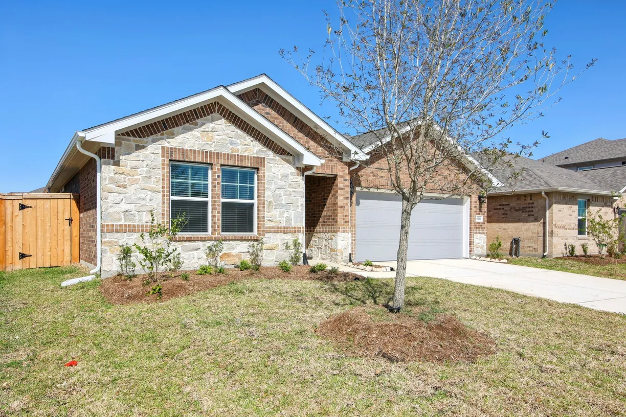Houston Real Estate | View 6319 Brazos Trail Drive | 3 Beds, 2 Baths