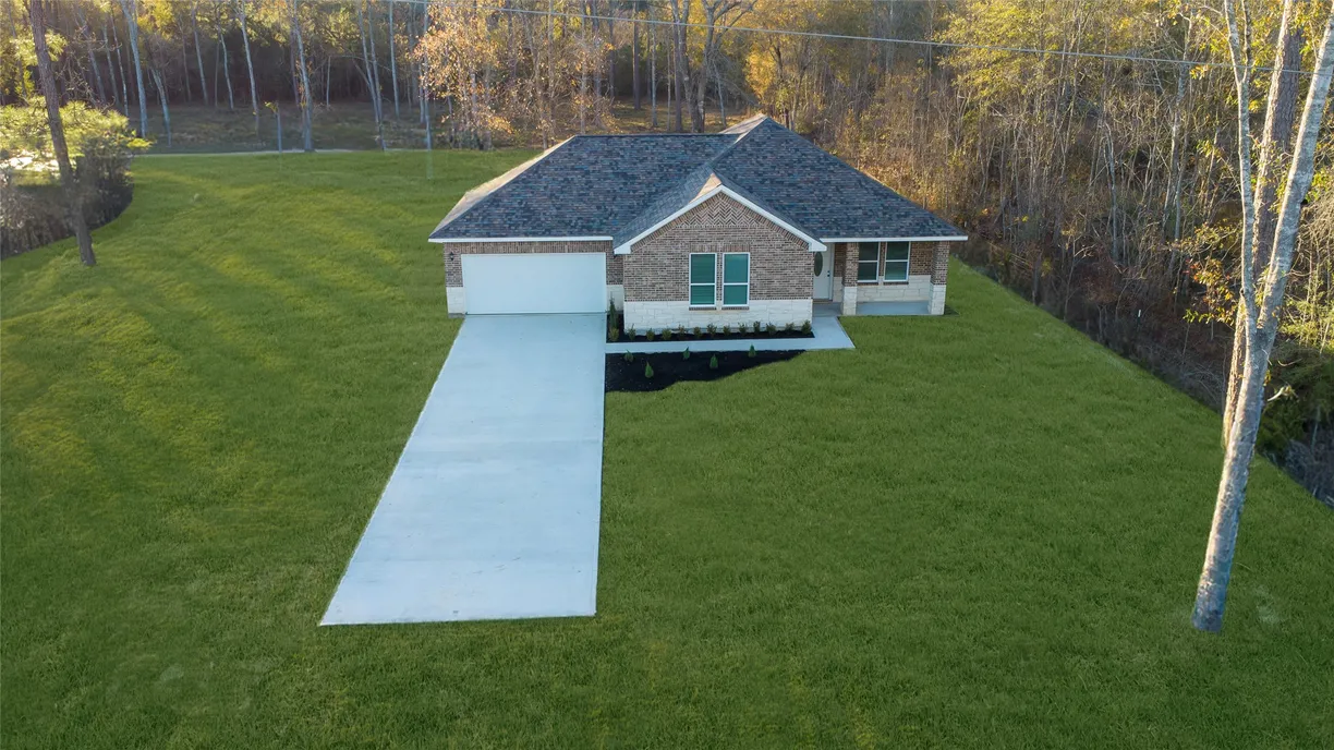 Houston Suburbs Real Estate | View 123 County Road 3372 | 3 Beds, 2 Baths