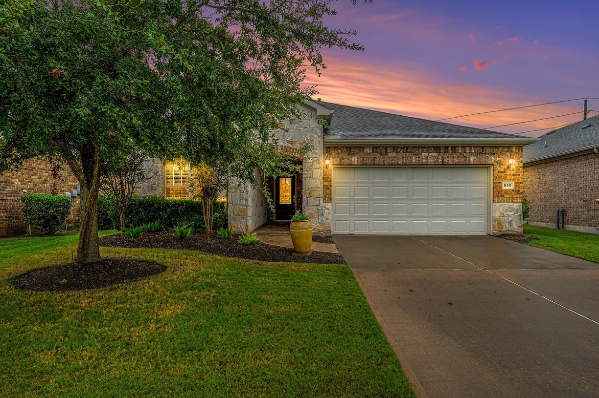 Houston Real Estate | View 530 Mistflower Drive | 2 Beds, 2 Baths