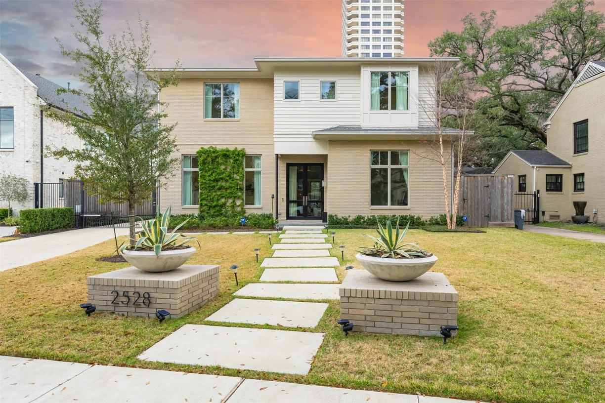 Houston Real Estate | View 2528 Reba Drive | 5 Beds, 4 Baths