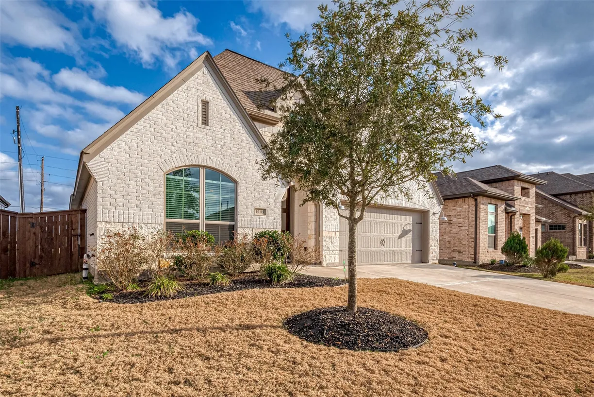 Houston Real Estate | View 10119 Maclaren Drive | Listing