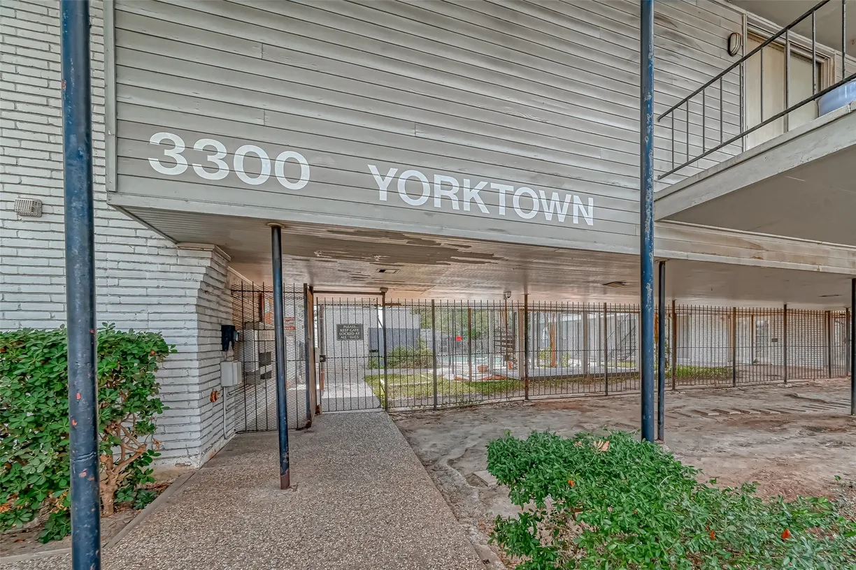 Houston Real Estate | View 3300 Yorktown Street, 14 | Listing