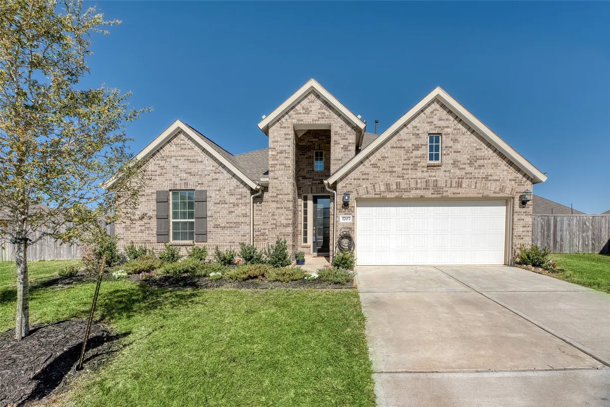 Houston Real Estate | View 3707 Lion Creek Court | 3 Beds, 2 Baths