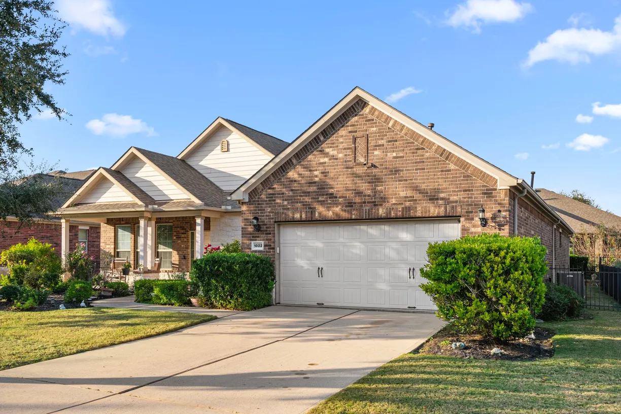 Houston Real Estate | View 1022 Majestic Oak | Listing