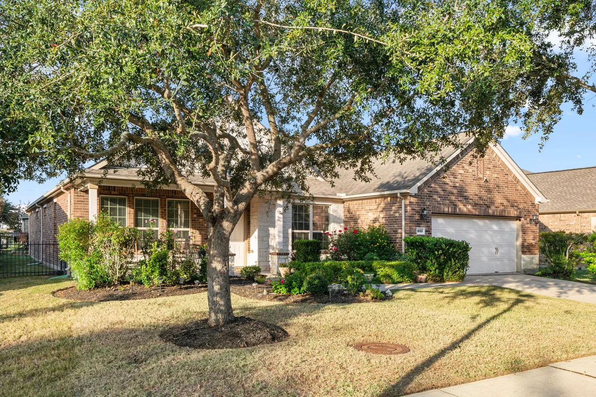 Houston Real Estate | View 1022 Majestic Oak | Listing
