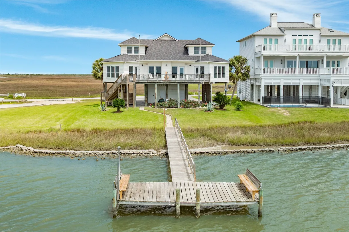 Houston Real Estate | View 2724 11 Mile Road | 3 Beds, 3 Baths