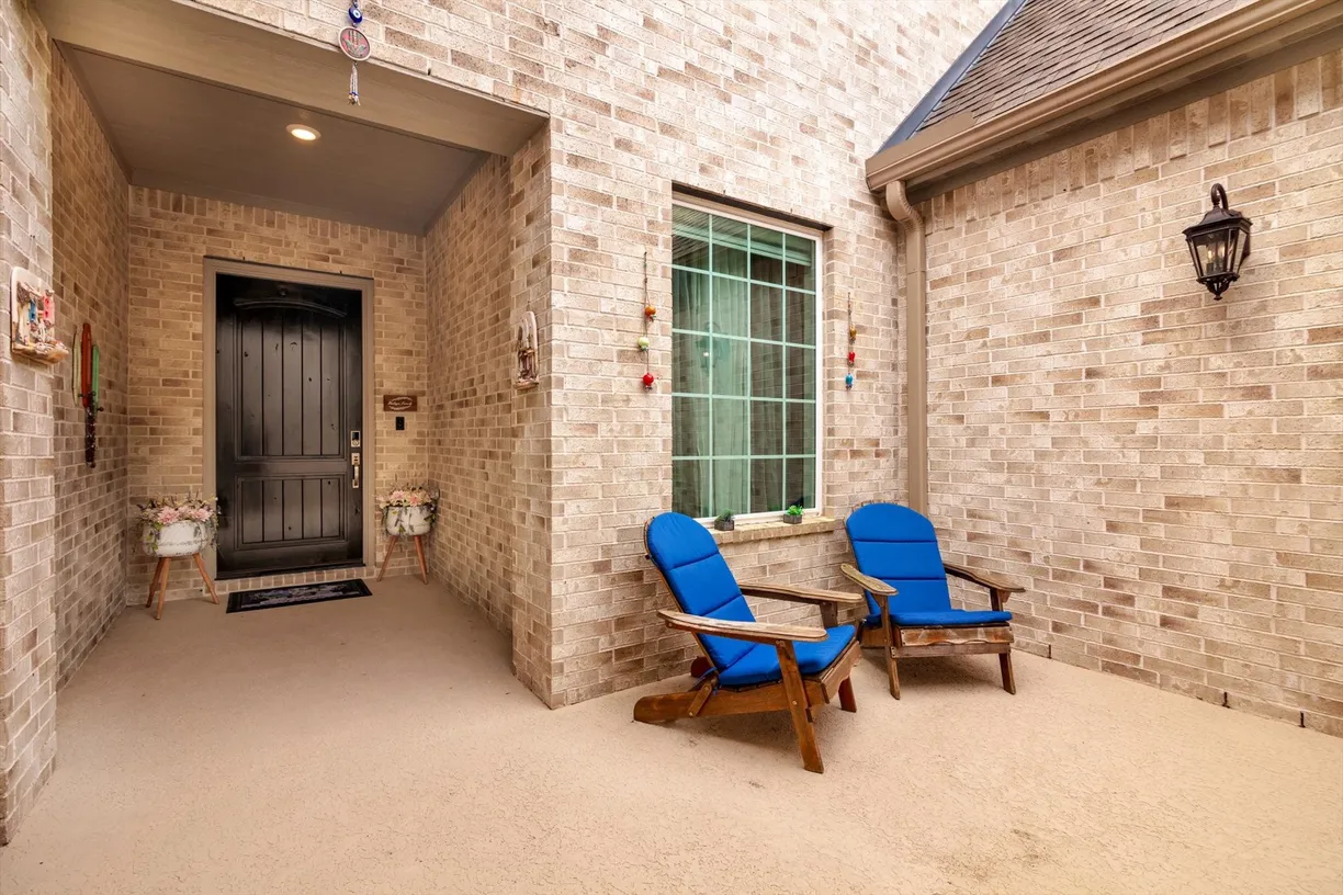 Houston Real Estate | View 6919 Shoreline View Drive | Listing