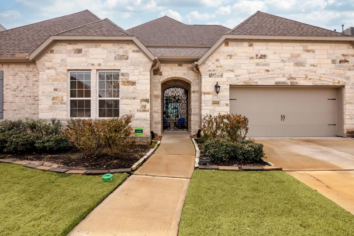 Houston Real Estate | View 6919 Shoreline View Drive | Listing