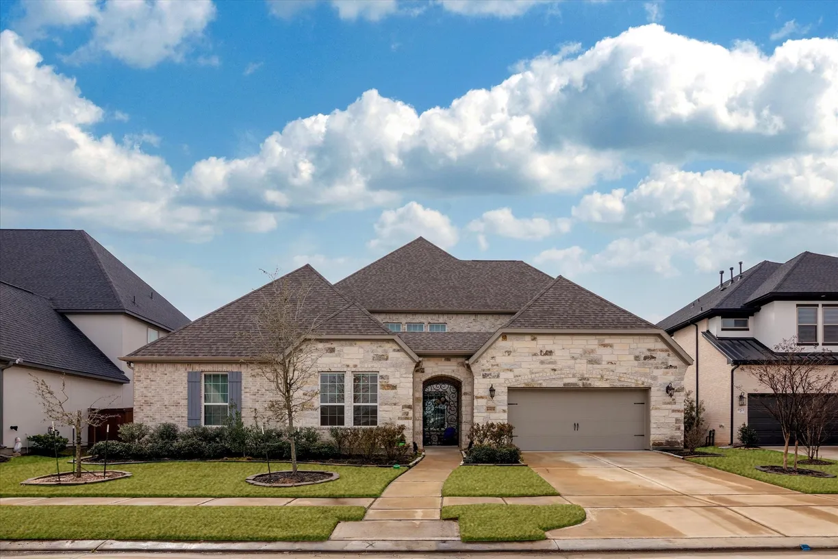 Houston Real Estate | View 6919 Shoreline View Drive | 4 Beds, 4 Baths