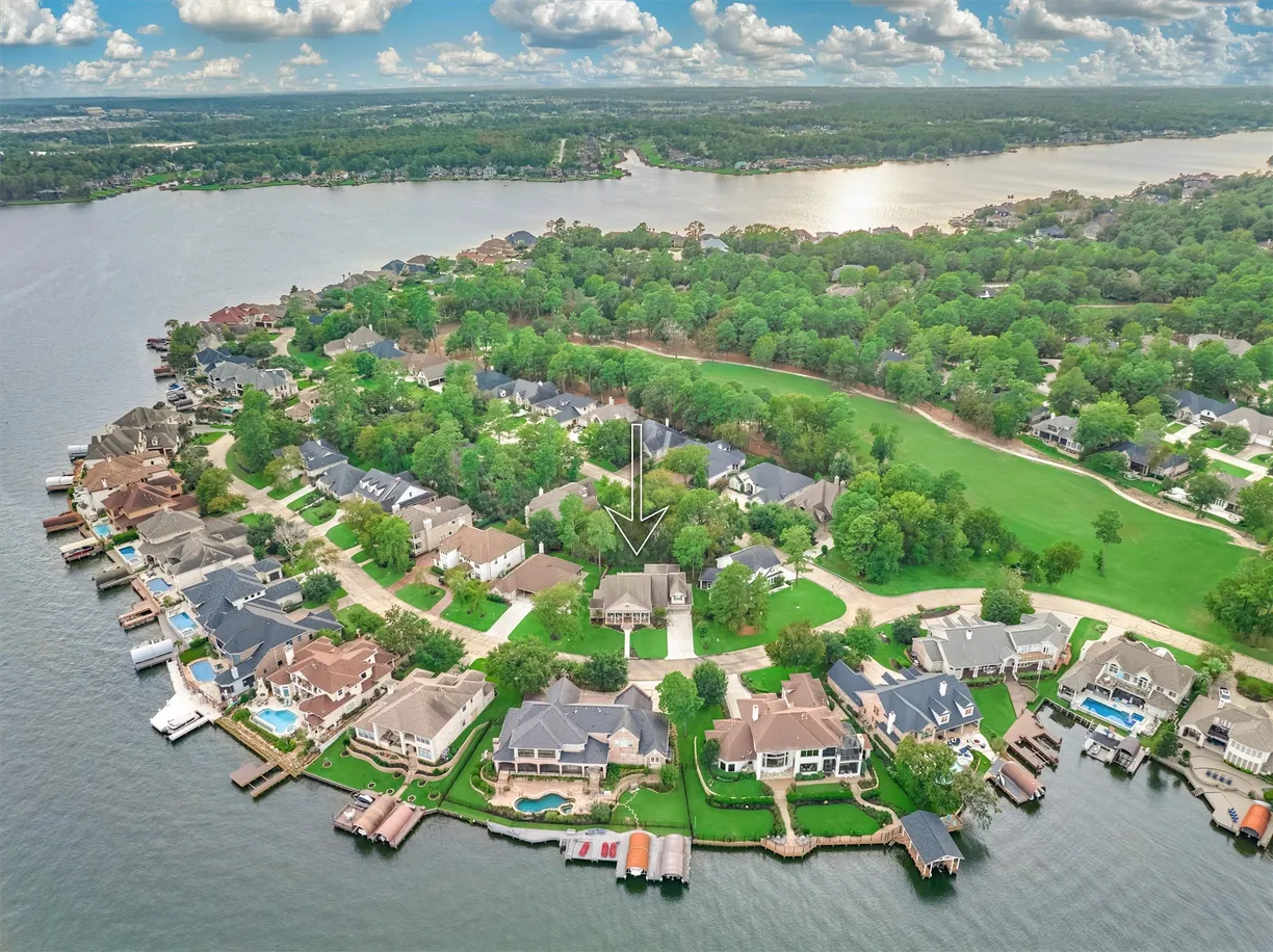 Houston Real Estate | View 87 W Shore Drive | 3 Beds, 3 Baths
