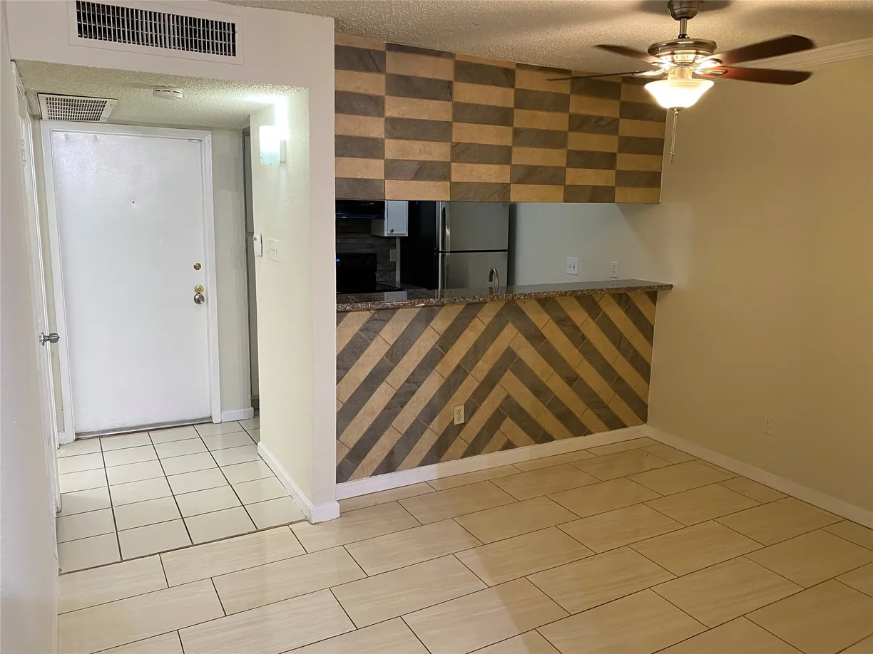 Houston Real Estate | View 10110 Forum West Drive, 607 | 2 Beds, 1 Bath
