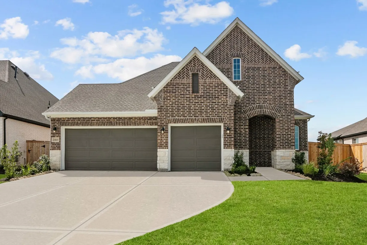 Houston Suburbs Real Estate | View 21815 Oakwood Drive | 3 Beds, 2 Baths