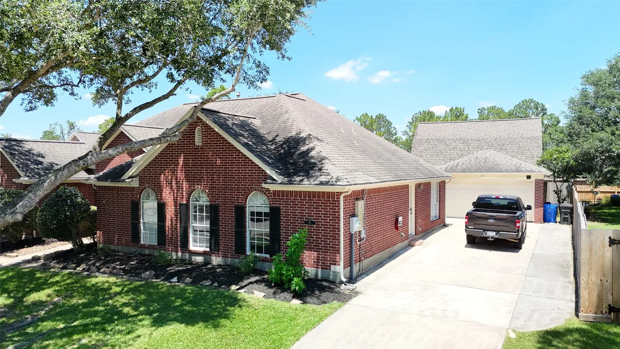 Houston Real Estate | View 811 Piney Ridge Drive | Listing