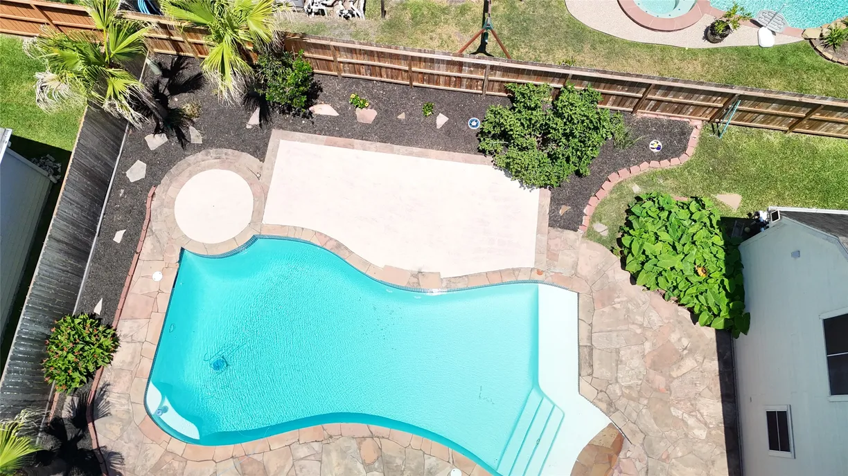 Houston Real Estate | View 811 Piney Ridge Drive | Listing