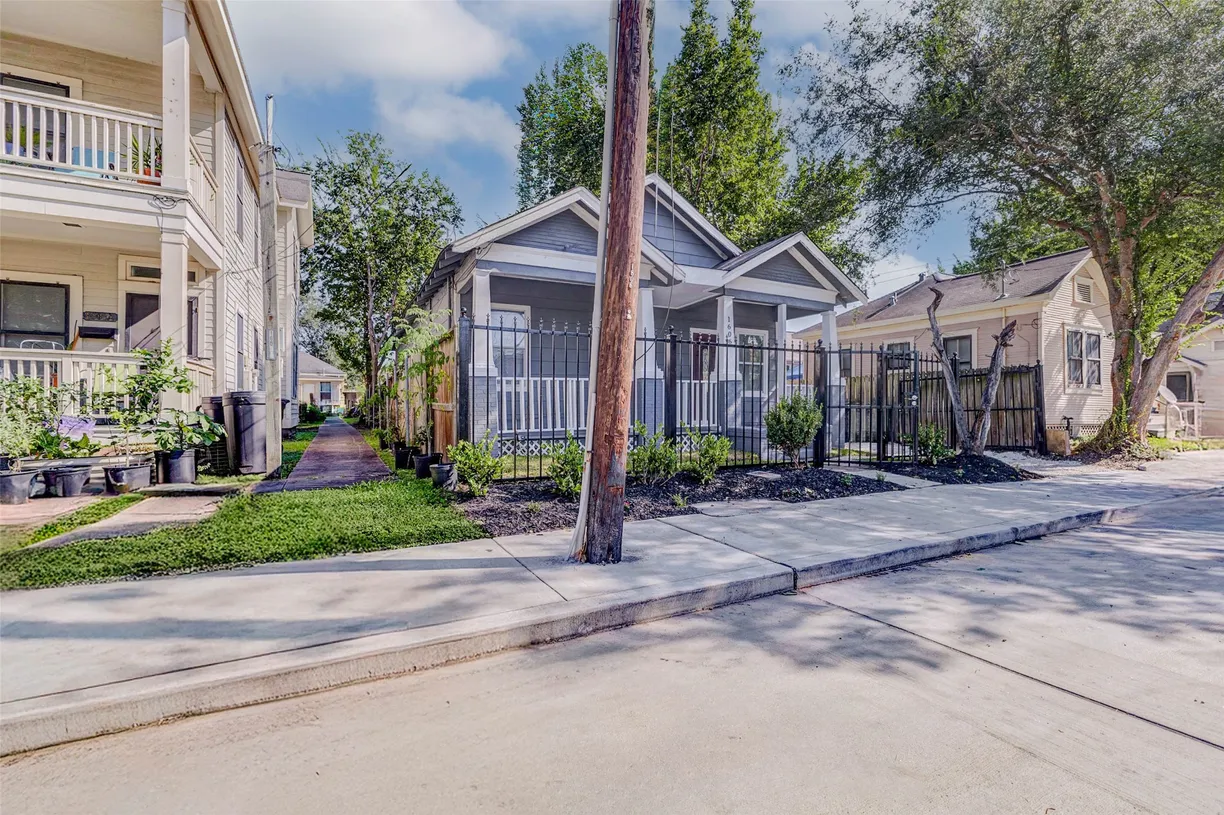 1606 Ruthven St Street #a-b, Houston, TX 77019 Property for sale