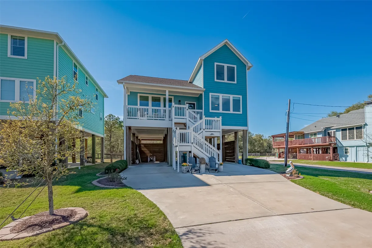 Houston Real Estate | View 2225 Todville Road | 3 Beds, 2 Baths