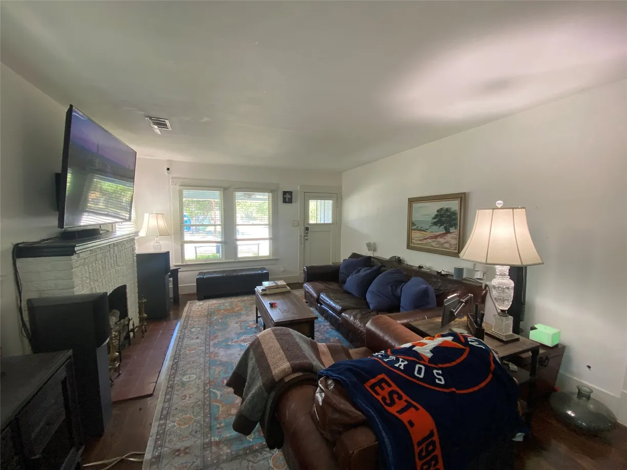 Houston Real Estate | View 838 Key Street | Listing