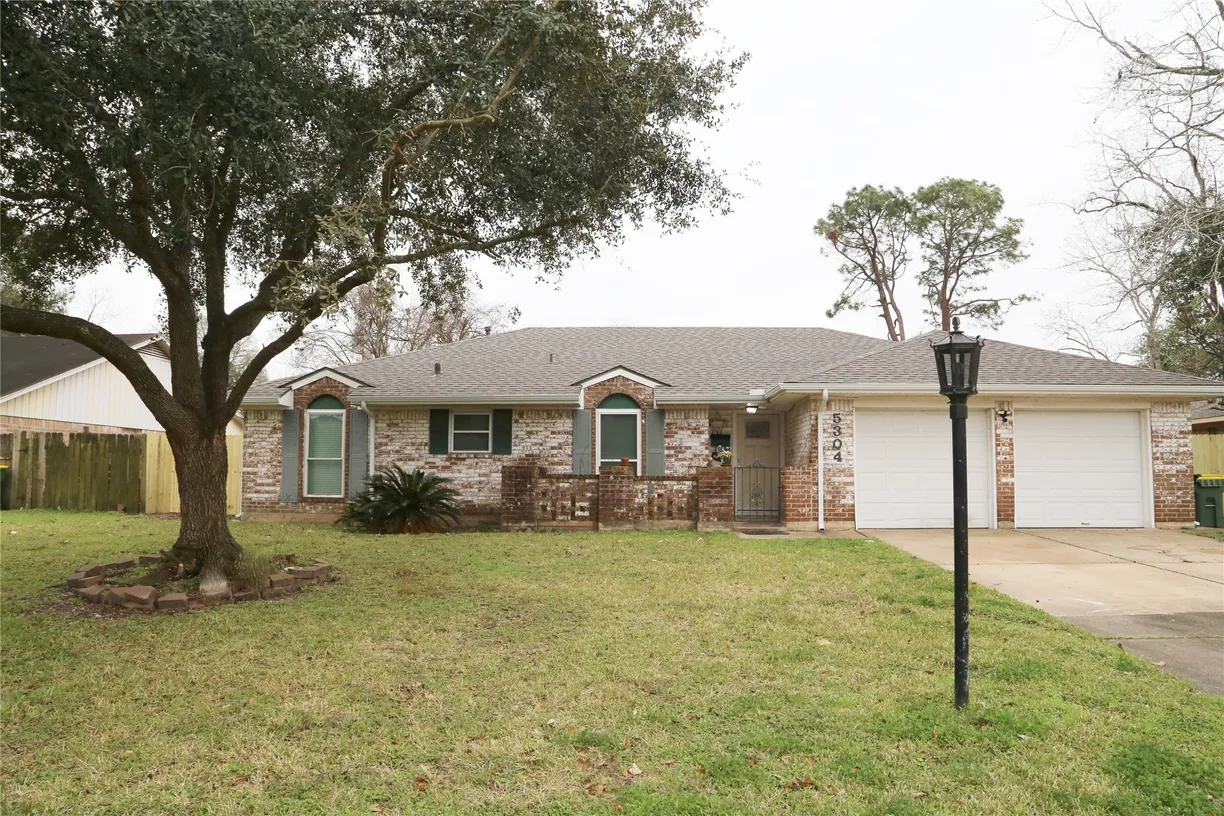 Houston Real Estate | View 5304 Apple Springs Drive | 3 Beds, 2 Baths