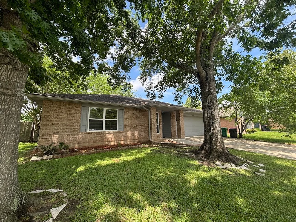 Houston Real Estate | View 227 Shiloh Drive | 3 Beds, 2 Baths
