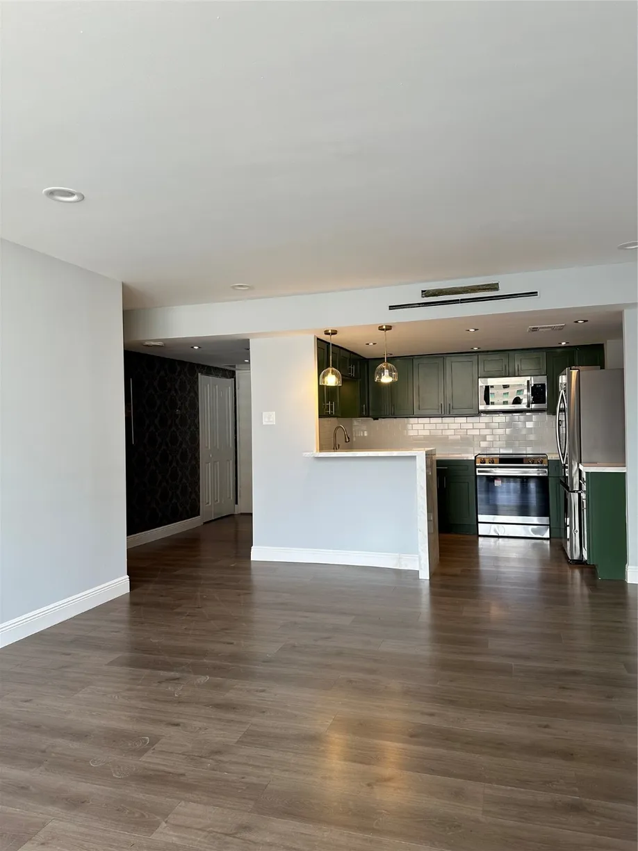 Houston Real Estate | View 2016 Main Street, 717 | Listing