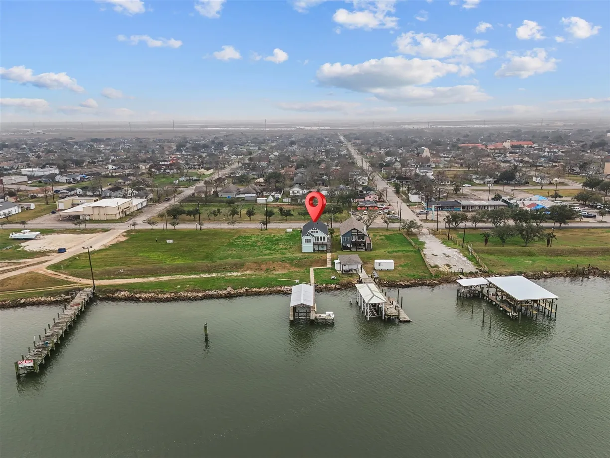 Houston Suburbs Real Estate | View 822 W 2nd Street | Listing